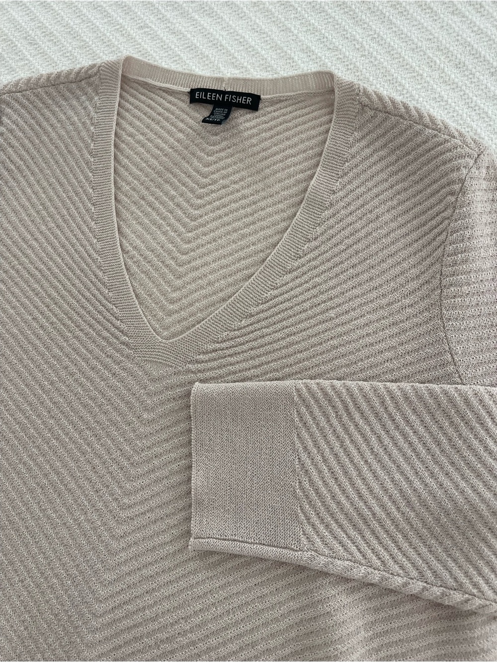 EILEEN FISHER Extra Fine Merino Wool V-Neck Tunic Sweater Cream XS Quiet Luxury